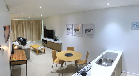 Wallaroo Marina Waterfront Luxe Apartment - Accommodation Daintree 4