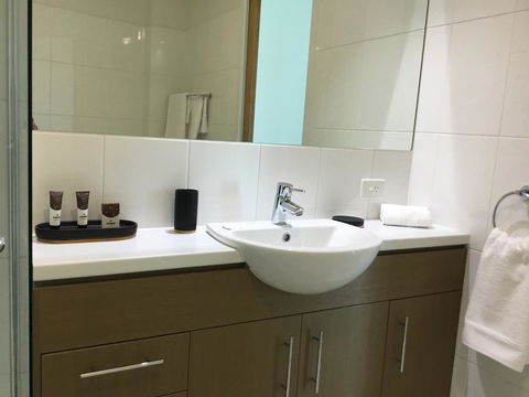 Wallaroo Marina Waterfront Luxe Apartment - Accommodation Daintree 18