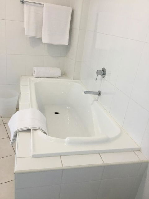 Wallaroo Marina Waterfront Luxe Apartment - Accommodation Daintree 20
