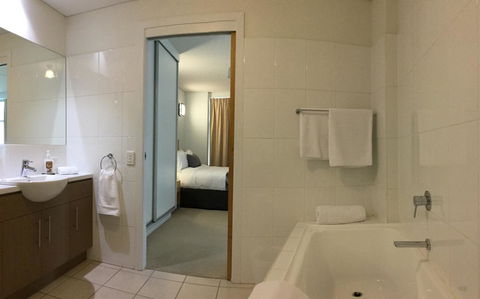 Wallaroo Marina Waterfront Luxe Apartment - Accommodation Daintree 16