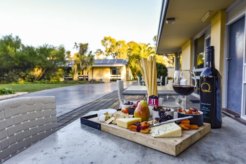 William Macintosh Motor Lodge - Accommodation Daintree 1