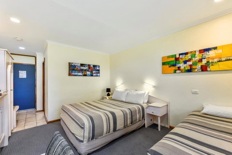William Macintosh Motor Lodge - Accommodation Daintree 13