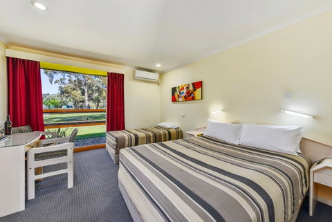 William Macintosh Motor Lodge - Accommodation Daintree 11