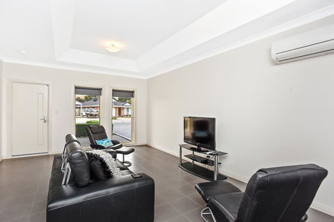 'The Hidden Diamond' - Normanville - Accommodation Daintree 13