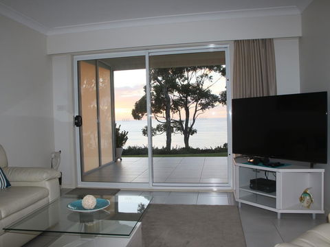 Mollymook Beach Waterfront - Accommodation Daintree 12