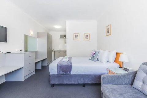 Hi 5 Glenelg Studio Apartment - Accommodation Daintree 2