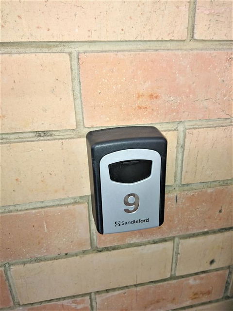 Hi 5 Glenelg Studio Apartment - Accommodation Daintree 13