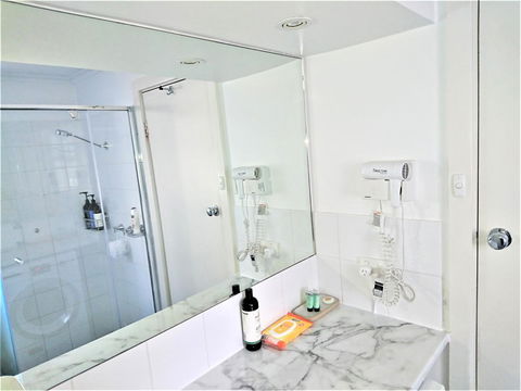 Hi 5 Glenelg Studio Apartment - Accommodation Daintree 6