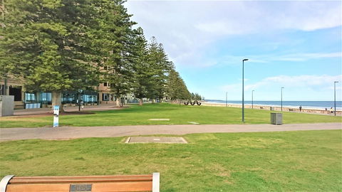 Hi 5 Glenelg Studio Apartment - Accommodation Daintree 25