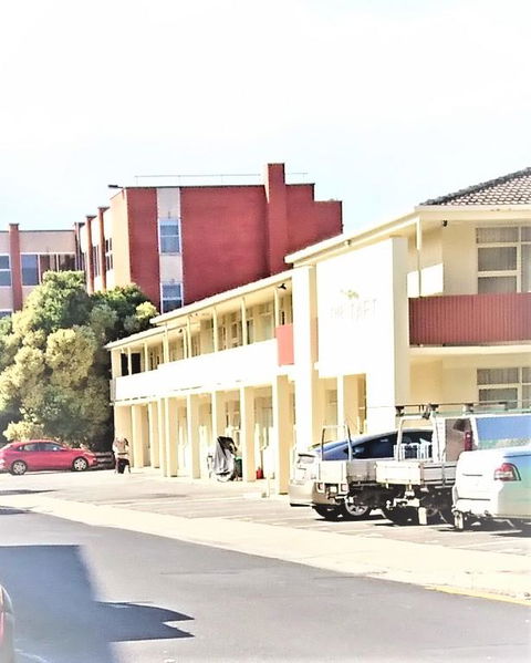 Hi 5 Glenelg Studio Apartment - Accommodation Daintree 17