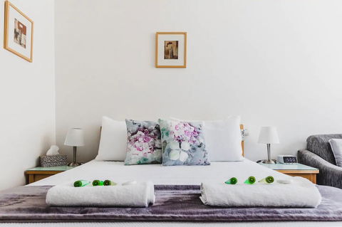 Hi 5 Glenelg Studio Apartment - Accommodation Daintree 1