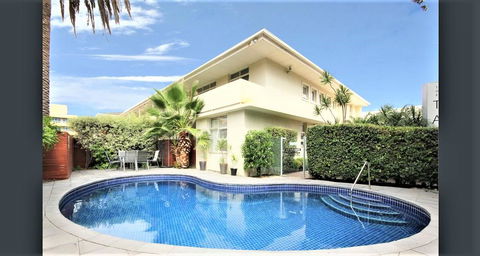 Hi 5 Glenelg Studio Apartment - Accommodation Daintree 0