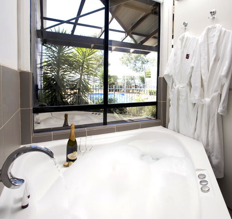 Majestic Oasis Apartments - Accommodation Daintree 9