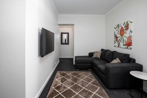Bay 10 - Suites And Apartments - Accommodation Daintree 2