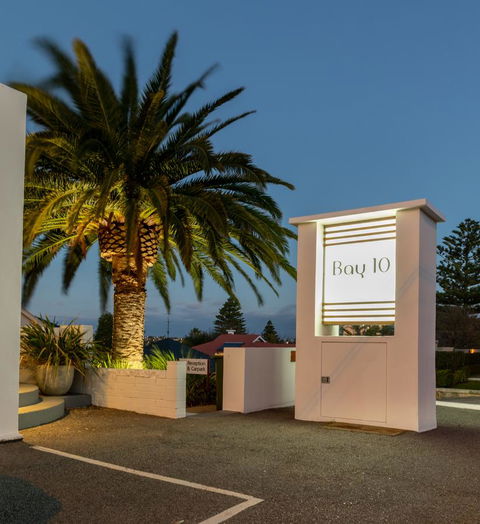 Bay 10 - Suites And Apartments - Accommodation Daintree 16