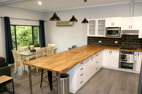 The Purple Door On Seaview - Accommodation Daintree 2