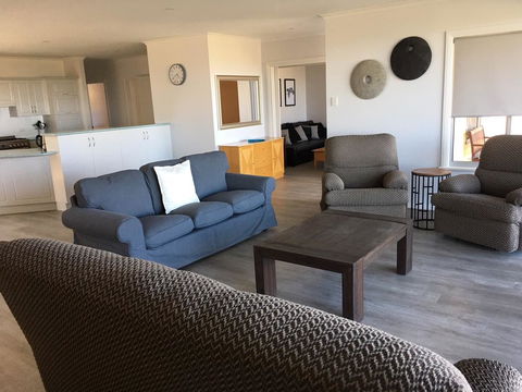 Emu Bay Holiday Homes - Accommodation Daintree 30