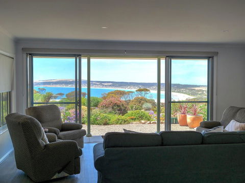 Emu Bay Holiday Homes - Accommodation Daintree 20