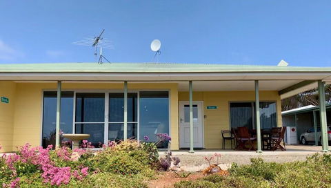 Emu Bay Holiday Homes - Accommodation Daintree 25