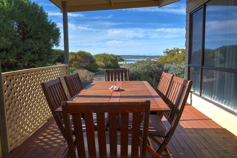 Emu Bay Holiday Homes - Accommodation Daintree 6