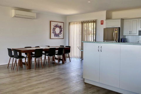 Emu Bay Holiday Homes - Accommodation Daintree 17