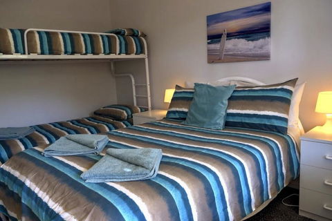 Emu Bay Holiday Homes - Accommodation Daintree 3
