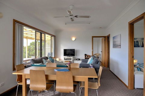 Emu Bay Holiday Homes - Accommodation Daintree 10
