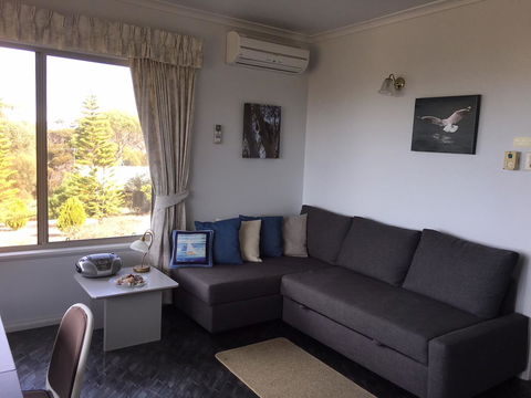 Emu Bay Holiday Homes - Accommodation Daintree 37