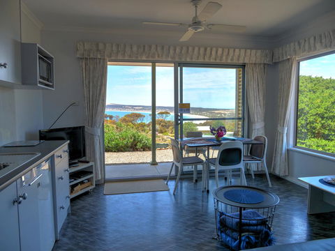 Emu Bay Holiday Homes - Accommodation Daintree 26