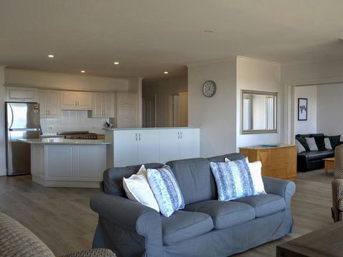 Emu Bay Holiday Homes - Accommodation Daintree 15
