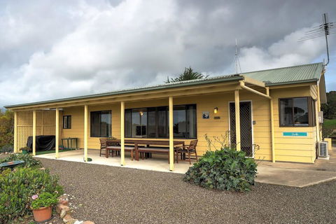Emu Bay Holiday Homes - Accommodation Daintree 8