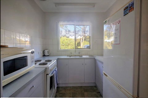 Emu Bay Holiday Homes - Accommodation Daintree 4
