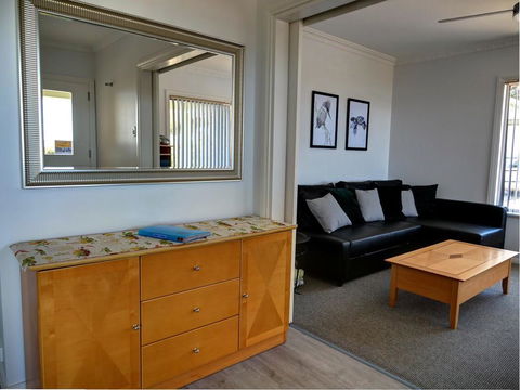 Emu Bay Holiday Homes - Accommodation Daintree 24