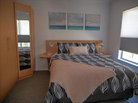 Emu Bay Holiday Homes - Accommodation Daintree 23