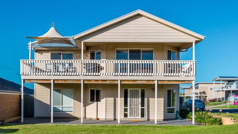 Rocks Beach House Victor Harbor - Accommodation Daintree 9