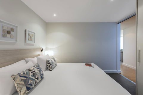 Oaks Glenelg Liberty Suites - Accommodation Daintree 33