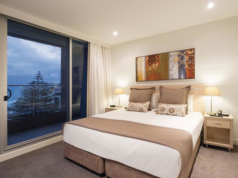 Oaks Glenelg Liberty Suites - Accommodation Daintree 12
