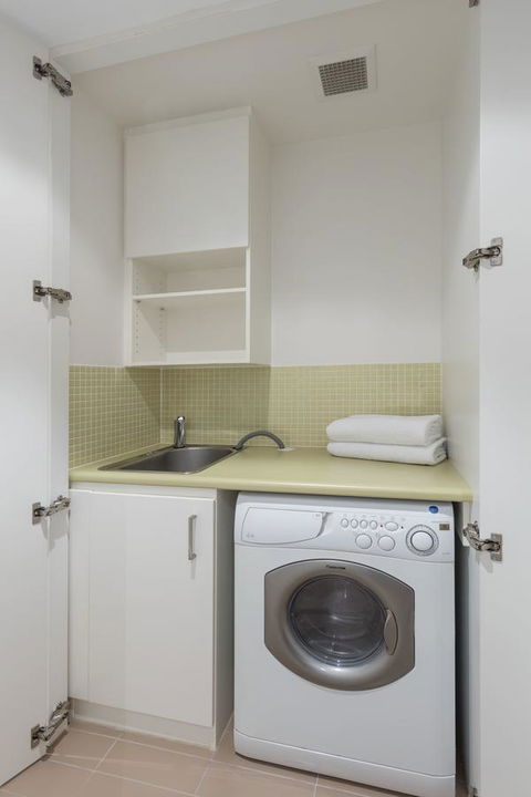 Oaks Glenelg Liberty Suites - Accommodation Daintree 29