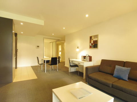Oaks Glenelg Liberty Suites - Accommodation Daintree 22