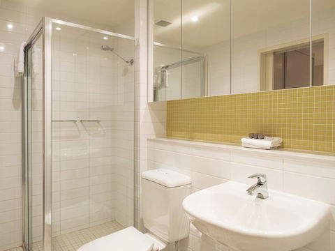 Oaks Glenelg Liberty Suites - Accommodation Daintree 23