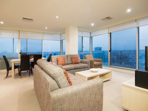 Oaks Glenelg Liberty Suites - Accommodation Daintree 18