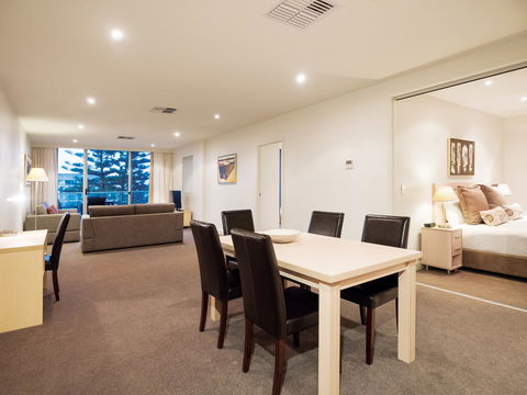 Oaks Glenelg Liberty Suites - Accommodation Daintree 24