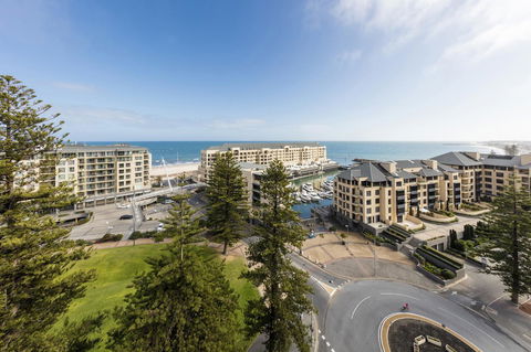 Oaks Glenelg Liberty Suites - Accommodation Daintree 17