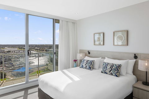 Oaks Glenelg Liberty Suites - Accommodation Daintree 34