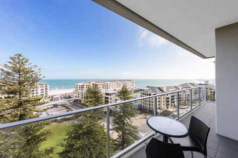Oaks Glenelg Liberty Suites - Accommodation Daintree 14