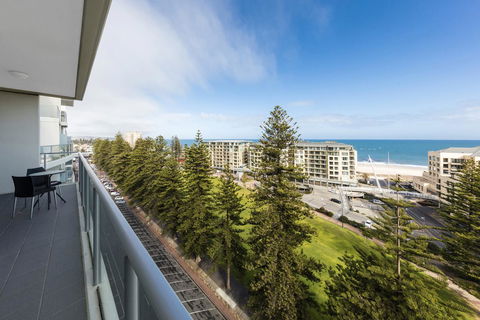 Oaks Glenelg Liberty Suites - Accommodation Daintree 13