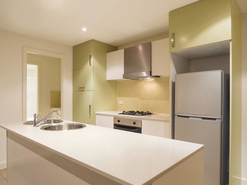 Oaks Glenelg Liberty Suites - Accommodation Daintree 21