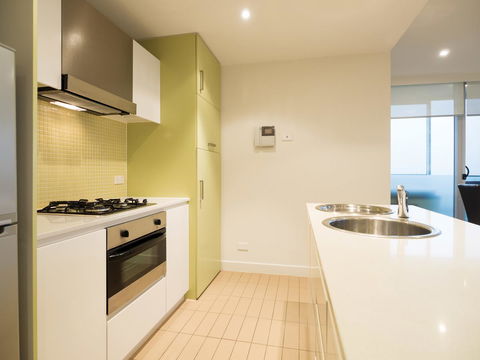 Oaks Glenelg Liberty Suites - Accommodation Daintree 19