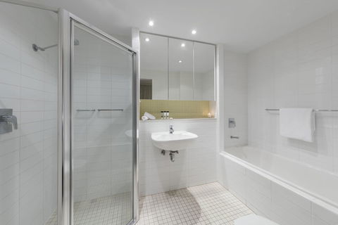 Oaks Glenelg Liberty Suites - Accommodation Daintree 28