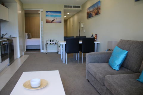 Beachside Luxury Getaway In Glenelg - Accommodation Daintree 2